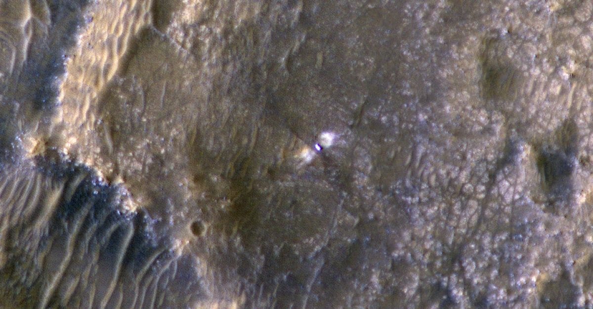 着陸から6日後にマーズ・リコネッサンス・オービターから撮影されたPerseverance（Credit: NASA/JPL/University of Arizona）