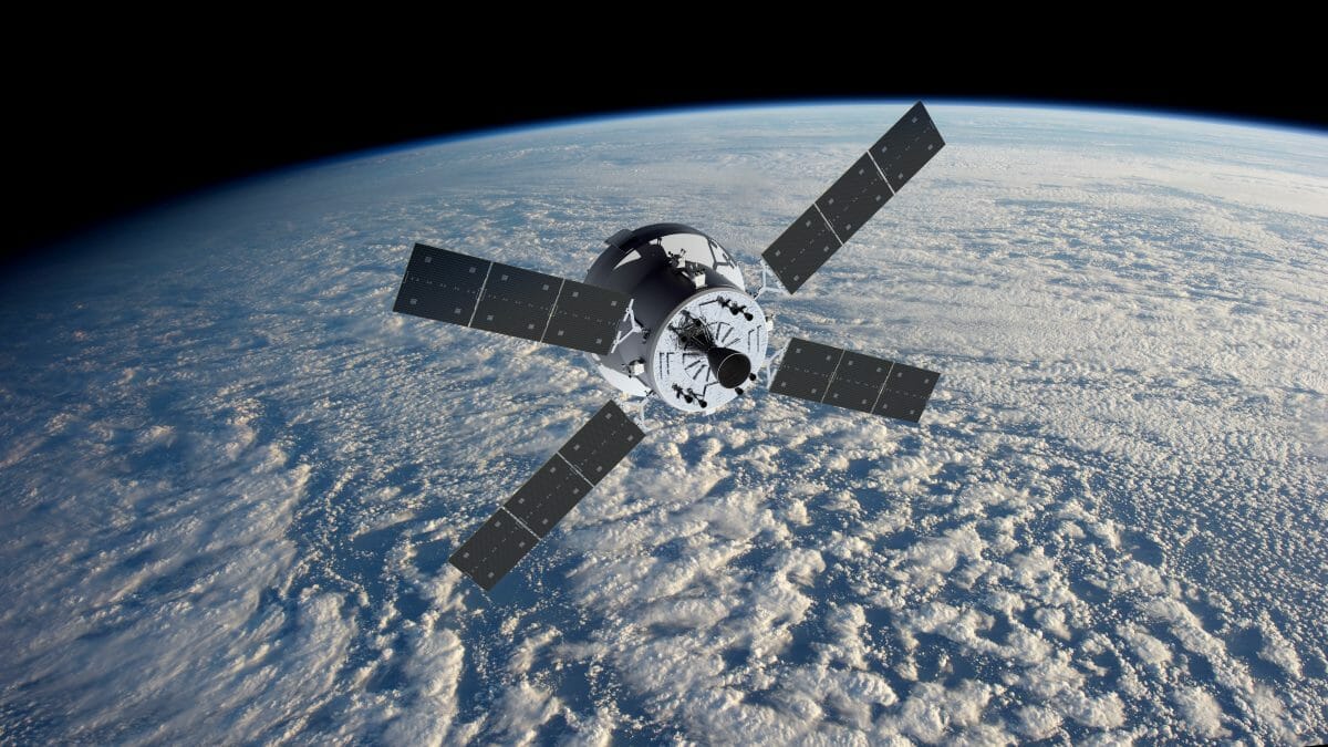 地球を周回するオリオン宇宙船を描いた想像図（Credit: NASA/ESA/ATG Medialab）