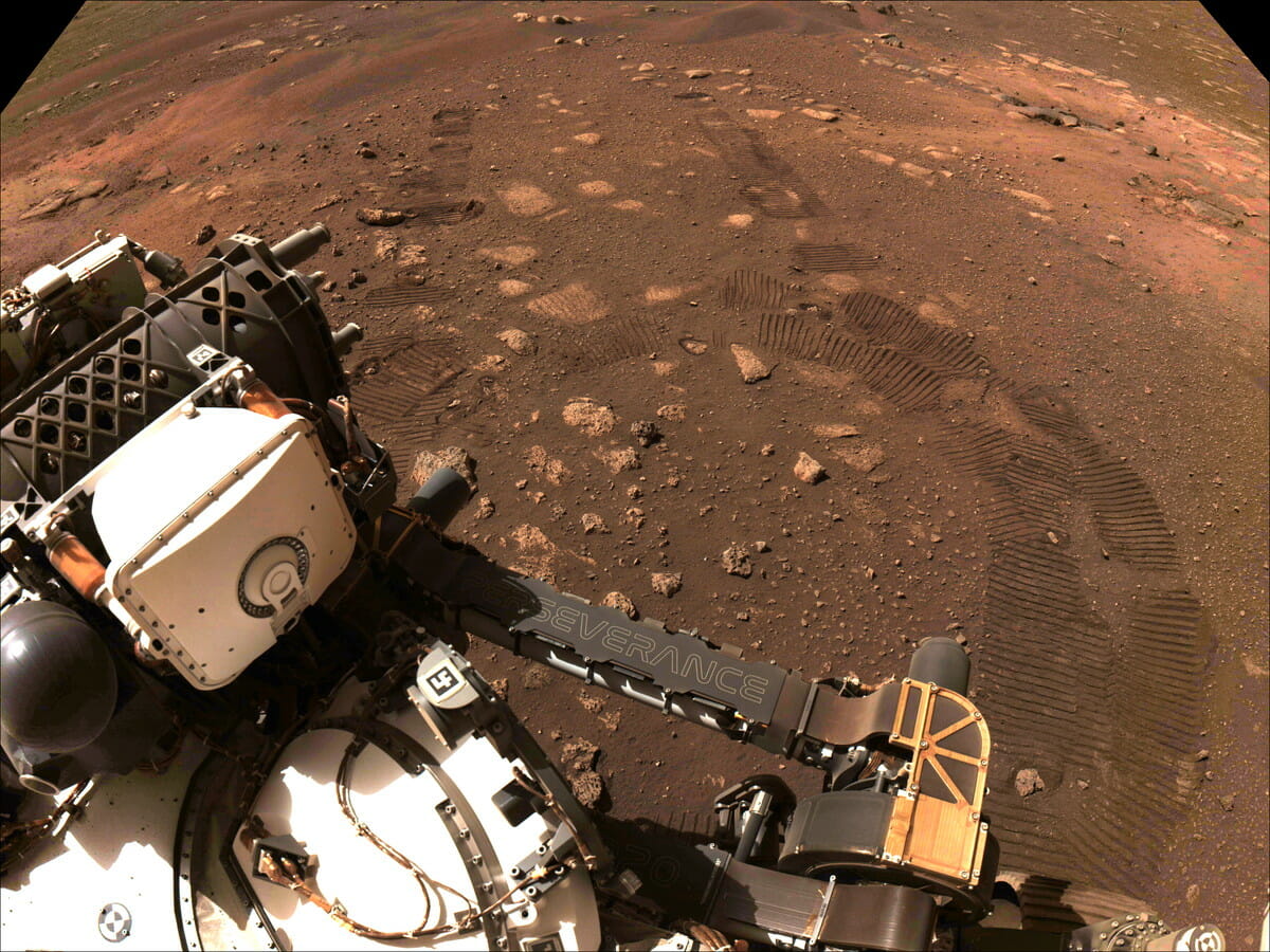 火星探査車「Perseverance」が走行テスト中に撮影した着陸地点周辺。2021年3月4日撮影（Credit: NASA/JPL-Caltech）