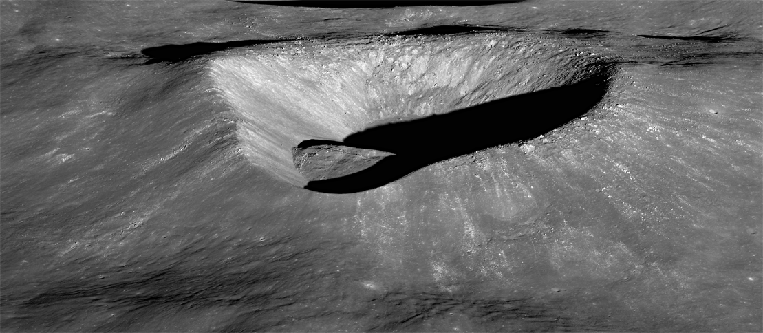 斜めから見下ろしたライダー・クレーター（Credit: NASA/GSFC/Arizona State University）