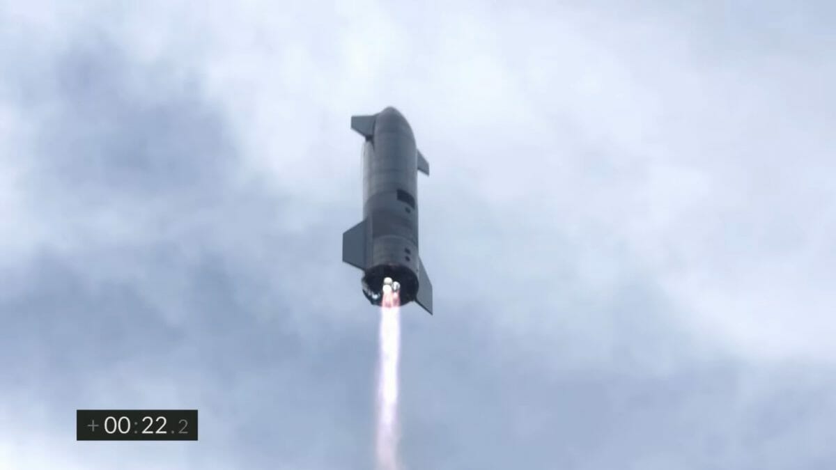 離陸後上昇するスターシップ「SN10」。スペースXによるライブ配信アーカイブより（Credit: SpaceX）