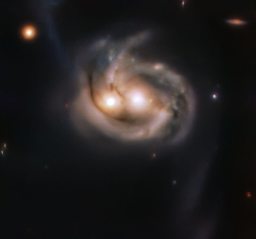 相互作用銀河「Mrk 739」（Credit: ESO/Tubín et al.）