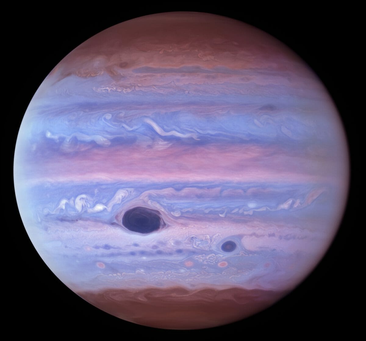 ハッブル宇宙望遠鏡によって紫外線で撮影された木星（Credit: NASA/ESA/NOIRLab/NSF/AURA/M.H. Wong and I. de Pater (UC Berkeley) et al., Acknowledgments: M. Zamani）