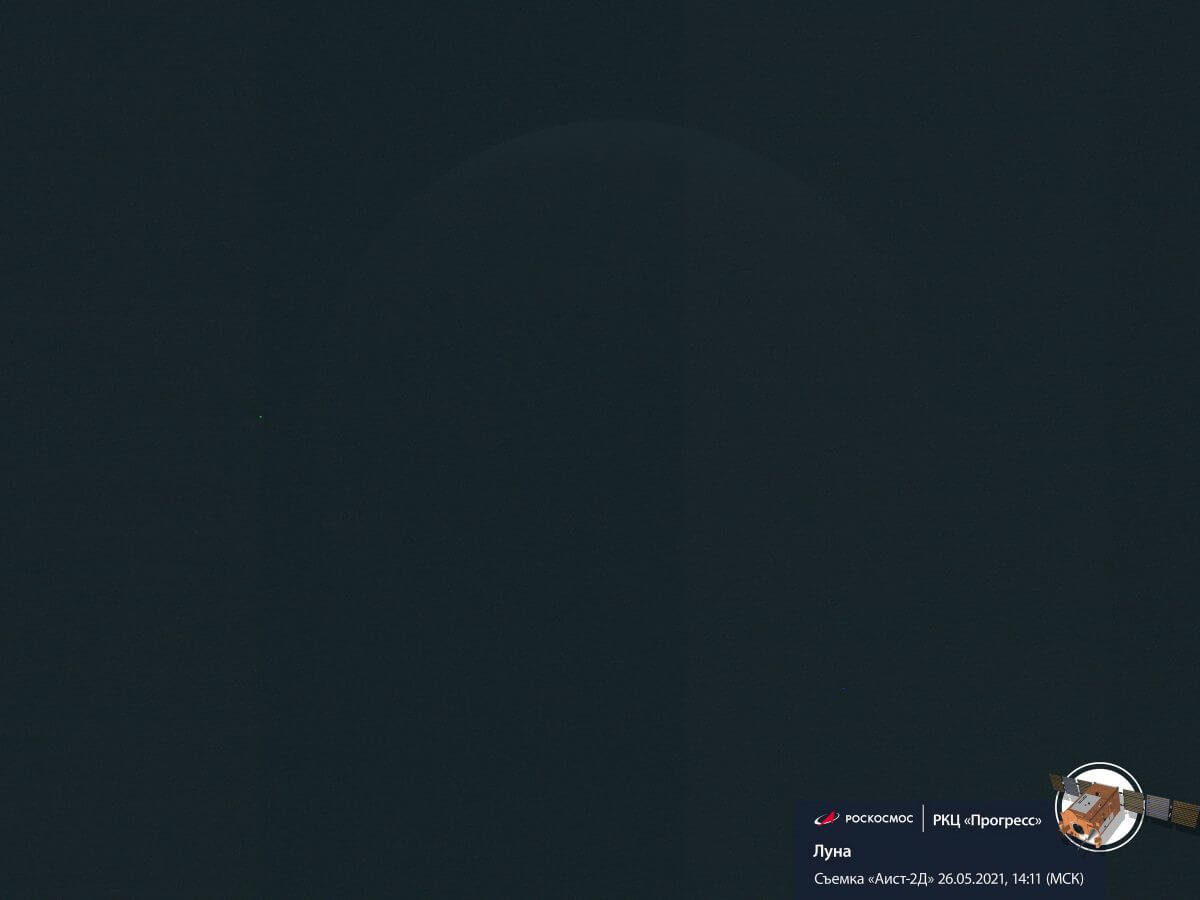 ロシアの技術実証衛星「AIST-2D」が撮影した皆既月食（Credit: Roscosmos）
