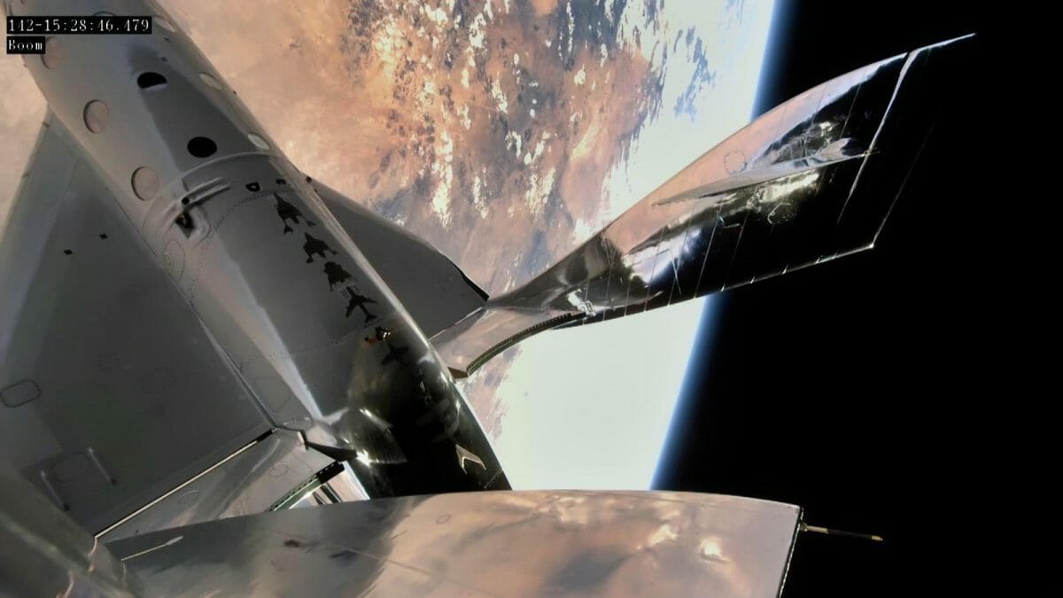ニューメキシコ州上空で宇宙空間に到達した宇宙船「VSSユニティ」（Credit: Virgin Galactic）