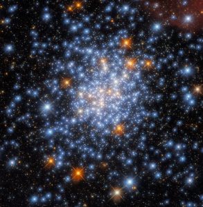 宇宙のきらびやかな宝石箱。ハッブルが撮影した小マゼラン雲の散開星団
