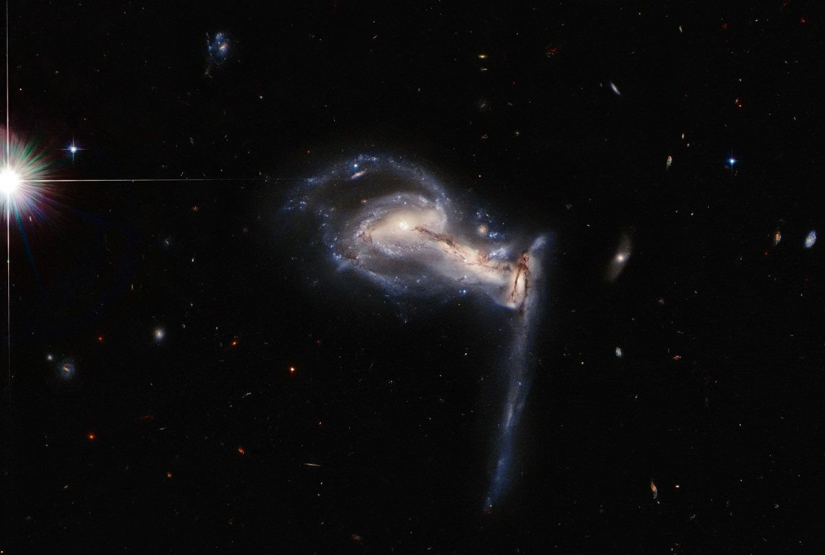 相互作用銀河「Arp 195」（Credit: ESA/Hubble & NASA, J. Dalcanton）