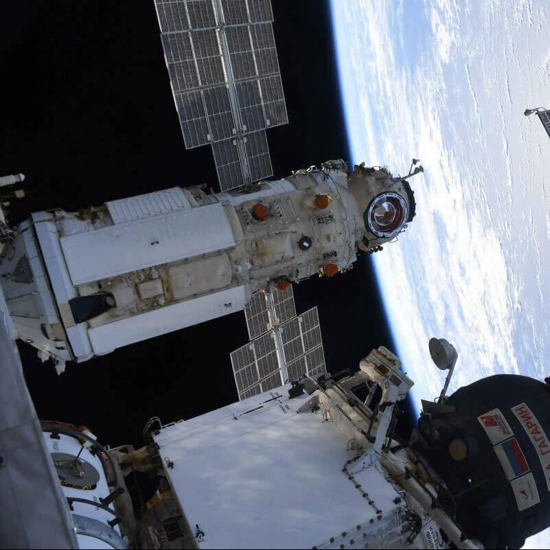 ロシアのISS新モジュール「ナウカ」ドッキングに成功するも一時ISSが傾く問題が発生