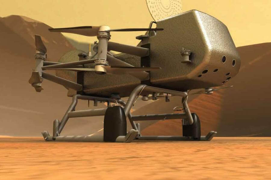 ドラゴンフライミッションでは2030年代半ばに着陸機として回転翼航空機ドラゴンフライ(Dragonfly=トンボ。上掲のイラスト参照)を土星の衛星タイタンに送り込む予定。タイタンの地表における本格的な探査はこれが初めて（Credit: Johns Hopkins/APL）