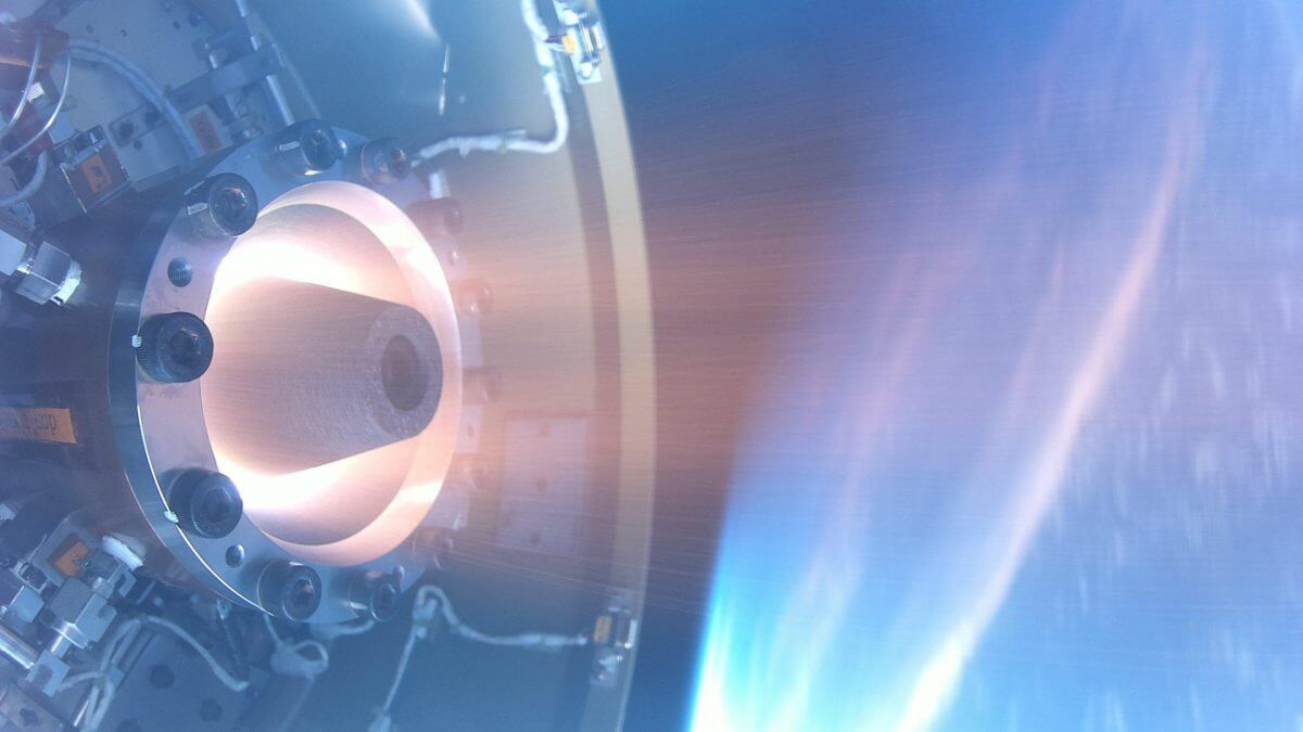 S-520-31号機で打ち上げられた回転デトネーションエンジン（推力約500N）が、世界で初めて宇宙空間で稼働する瞬間を捉えた画像（Credit: Nagoya University, JAXA）