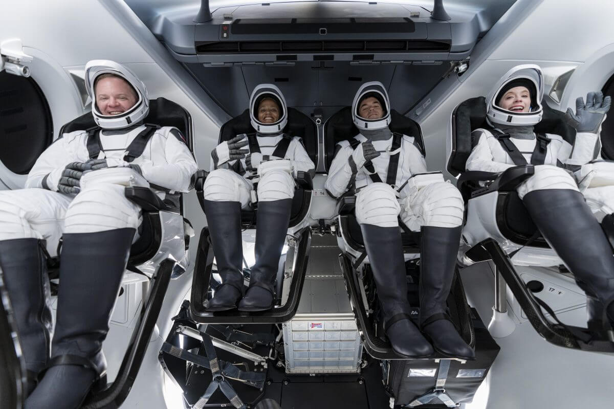 スペースX、初の民間人だけの宇宙飛行ミッション「Inspiration4」 360度見渡せるドームを宇宙船に設置