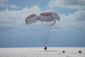 スペースX、Inspiration4のクルーが無事に帰還 世界初の民間人のみによる宇宙旅行が成功