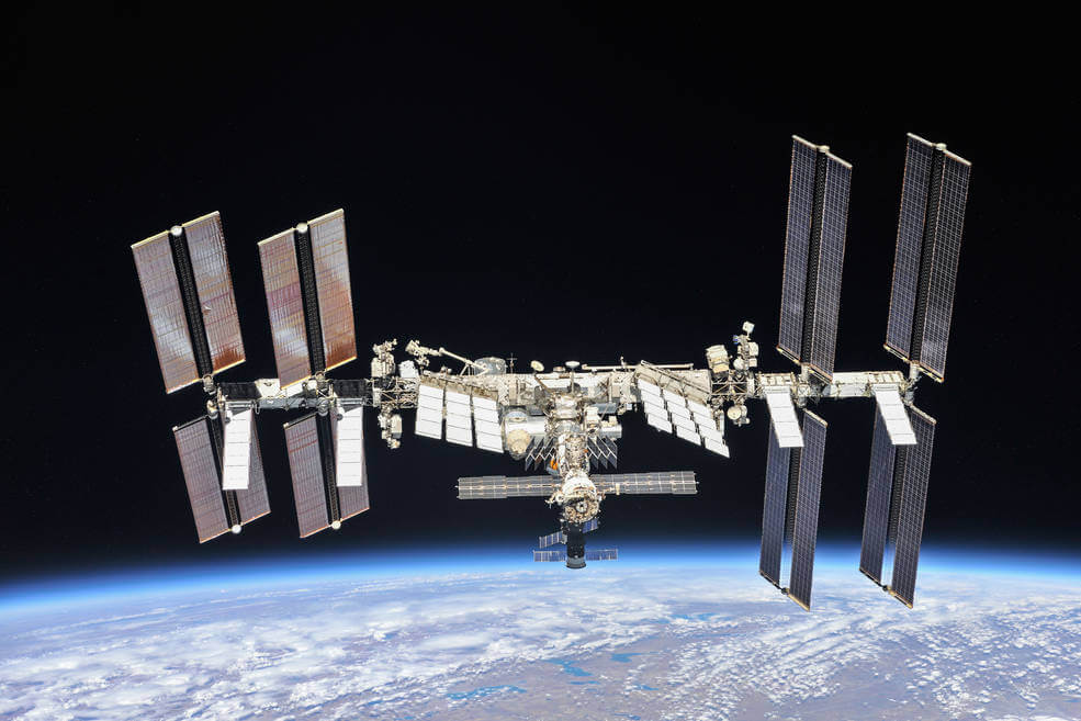 ロシアの衛星破壊実験により、多くのデブリが発生し、ISSにいた飛行士は緊急措置をとることになった（Credit: NASA）