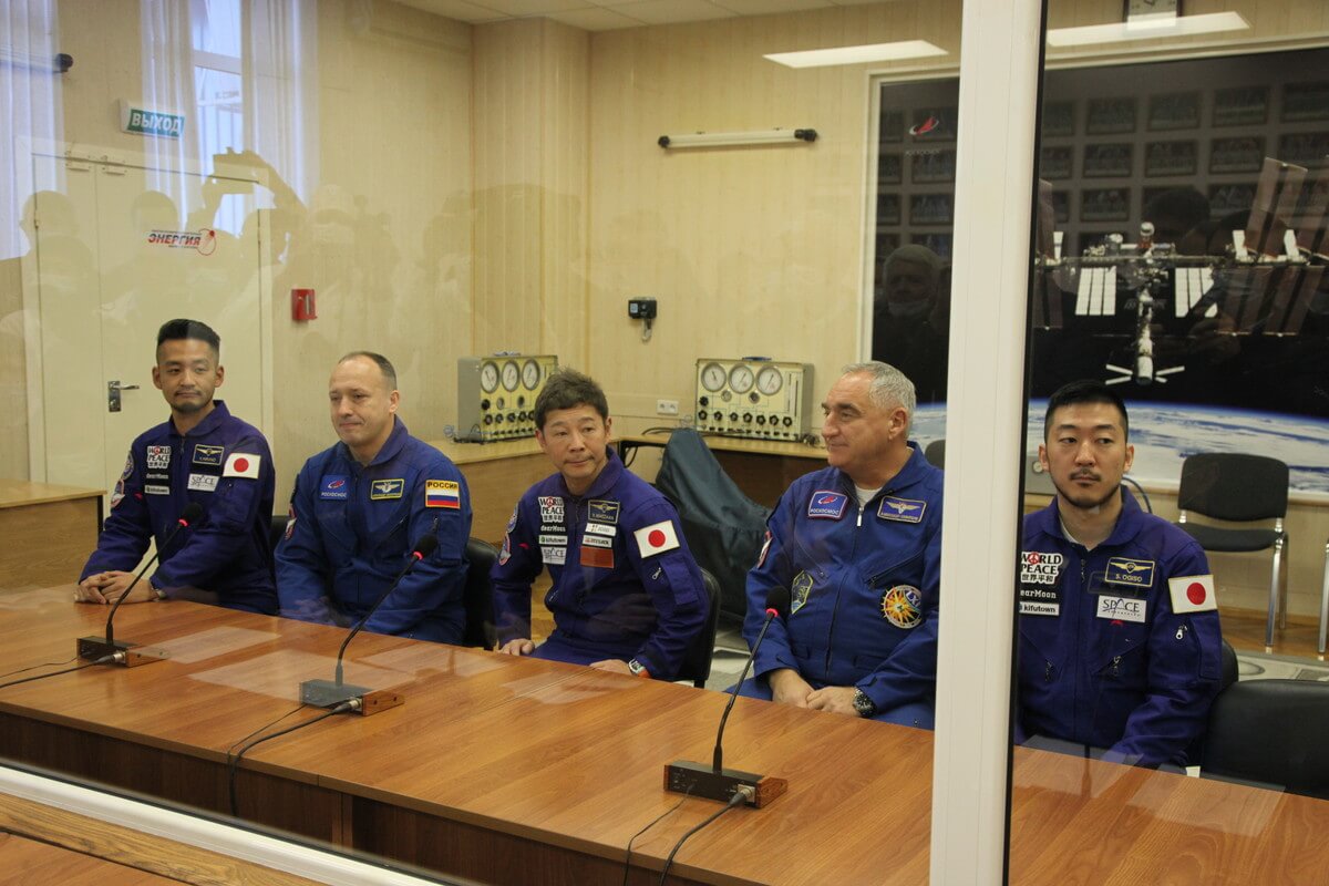 最終訓練初日を迎えたプライムクルーとバックアップクルーの5名（Credit: Yuzhny Space Center/Roscosmos）