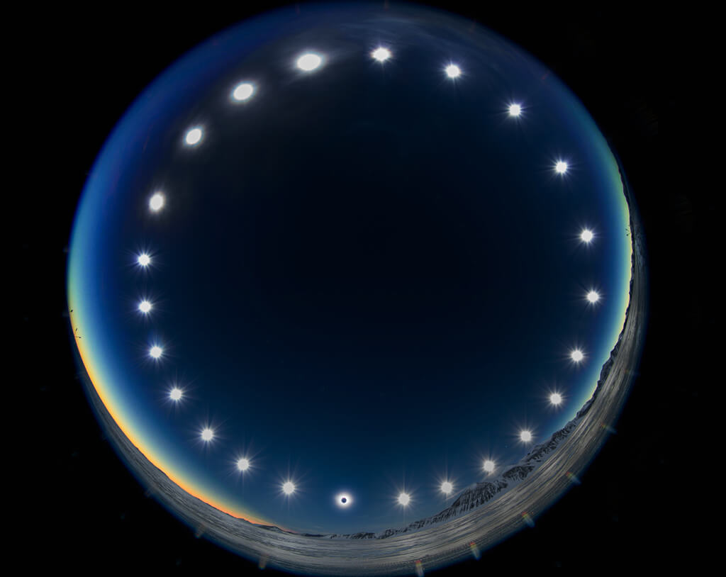 「白夜」の日に撮影された全天周画像。中央下に皆既日食の太陽が見えています（Credit: Stephanie Ziyi Ye）