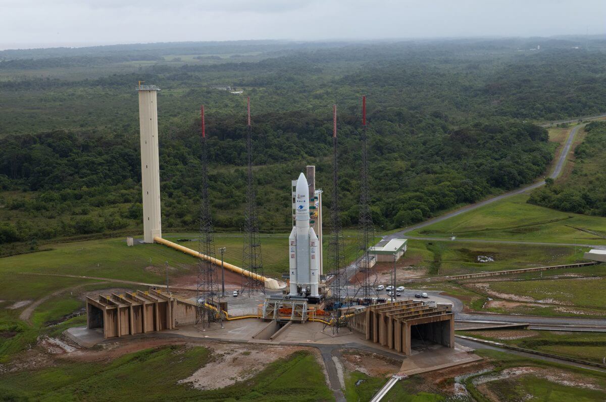 射点に到着した「アリアン5」ロケット（Credit: ESA - S. Corvaja）