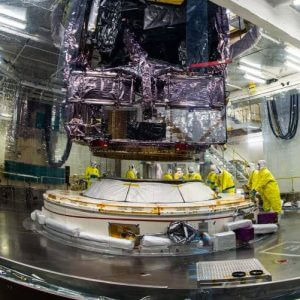新型宇宙望遠鏡「ジェイムズ・ウェッブ」ついにロケットへ搭載される