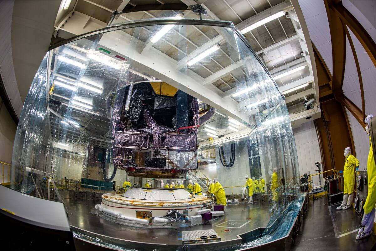 「アリアン5」ロケットの上段と結合される宇宙望遠鏡「ジェイムズ・ウェッブ」（Credit: ESA-M.Pedoussaut）