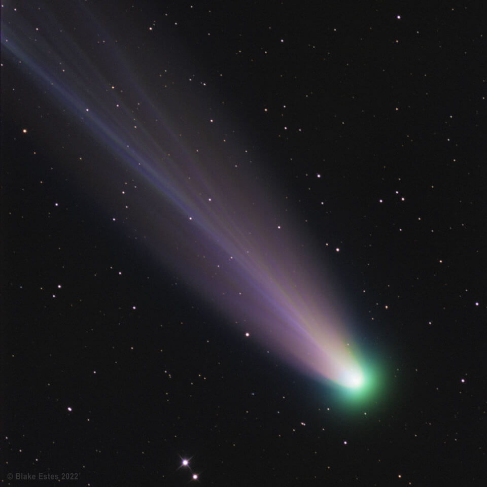 2022年１月２日にオーストラリアのサイディング・スプリング天文台から撮影されたレナード彗星。（Credit：Blake Estes (itelescope.net)）