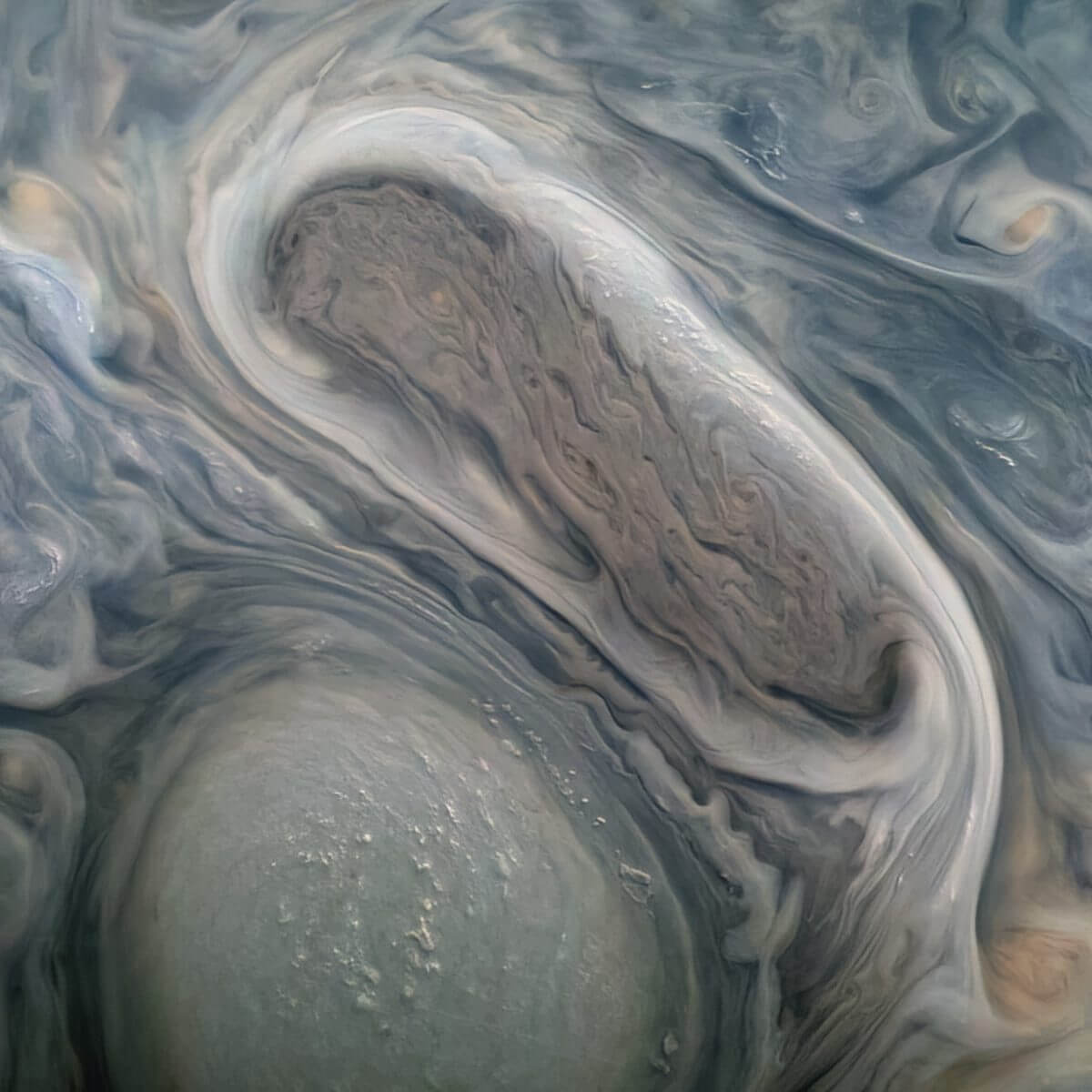 木星探査機「ジュノー」が2021年11月29日の近接通過時に撮影した木星北半球の嵐（Credit: NASA/JPL-Caltech/SwRI/MSSS; Image Processing: Kevin M. Gill CC BY）