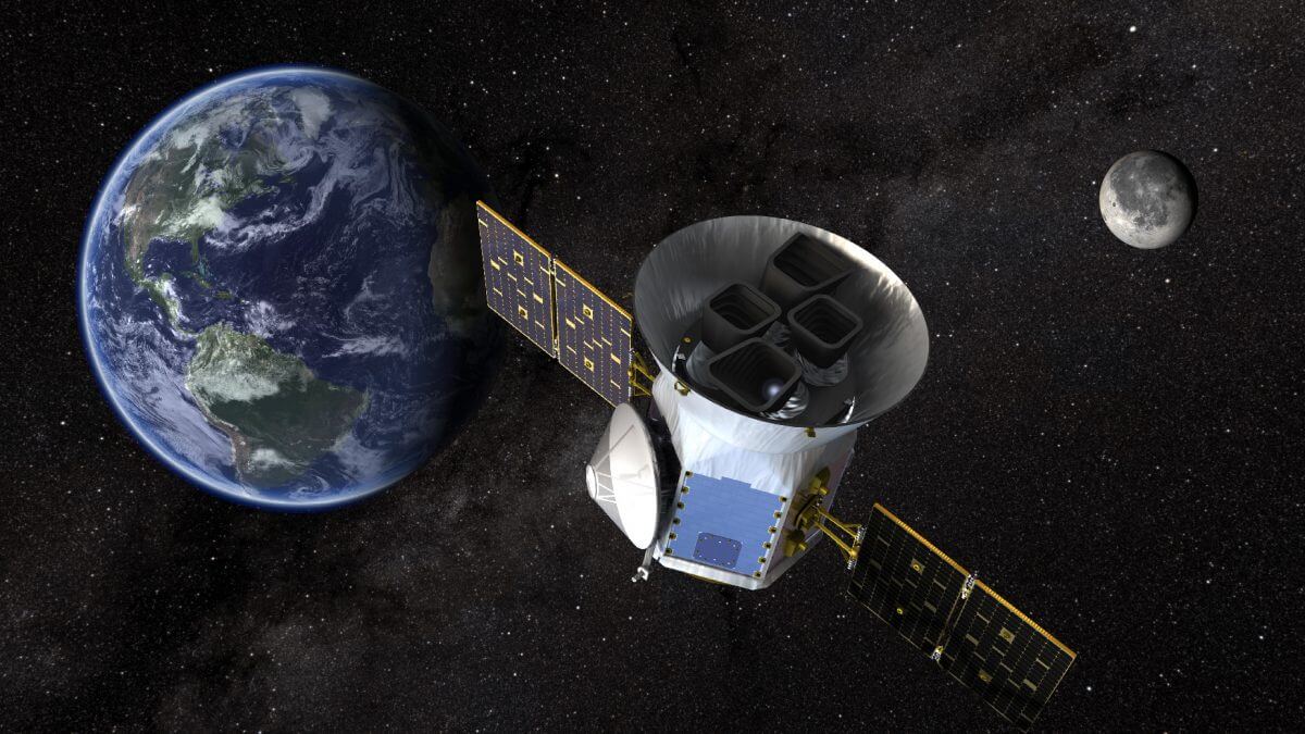 観測を行う系外惑星探査衛星「TESS」を描いた想像図（Credit: NASA's Goddard Space Flight Center）