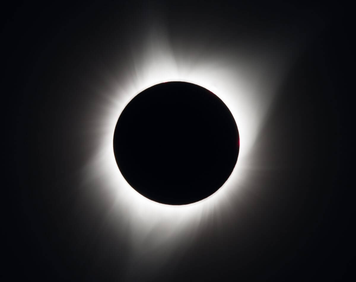 地球から撮影された太陽コロナの例。2017年8月の皆既日食時にオレゴン州で撮影されたもの（Credit: NASA/Aubrey Gemignani）