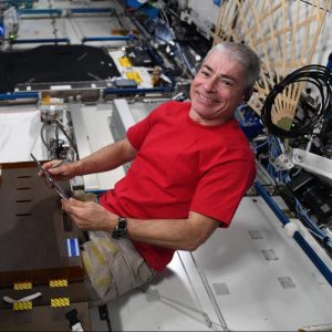 NASAヴァンデハイ飛行士が米国人による宇宙連続滞在日数の記録を更新