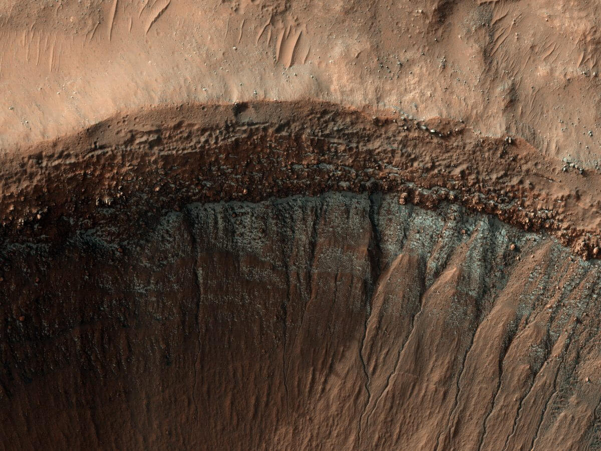 細部まで見たい「火星クレーターの斜面」【今日の宇宙画像】