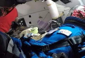 新型宇宙船「スターライナー」に無重力インジケーターとして宇宙開発シムのキャラクターが“乗船”