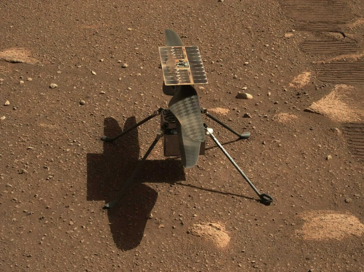 【▲火星の表面で初飛行の時を待つ火星ヘリコプター「Ingenuity」。火星探査車「Perseverance」が2021年4月5日に撮影（Credit: NASA/JPL-Caltech/ASU）】