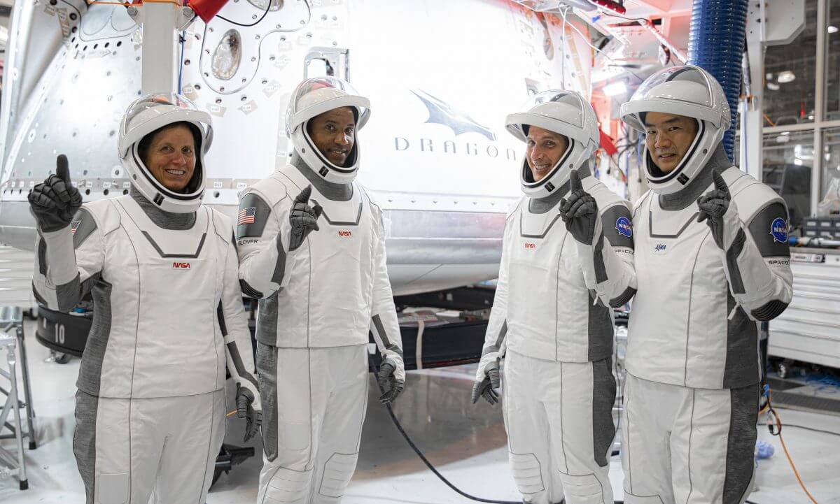 【▲ クルードラゴン「Crew-1」ミッションの宇宙飛行士たち。一番右が野口飛行士（Credit: SpaceX）】