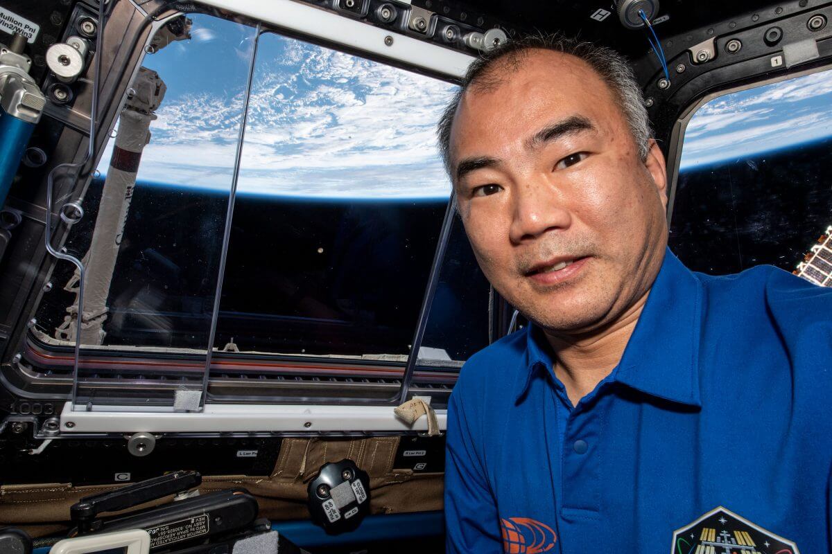 【▲ ISS滞在中の野口聡一宇宙飛行士。2021年12月27日撮影（Credit: NASA）】