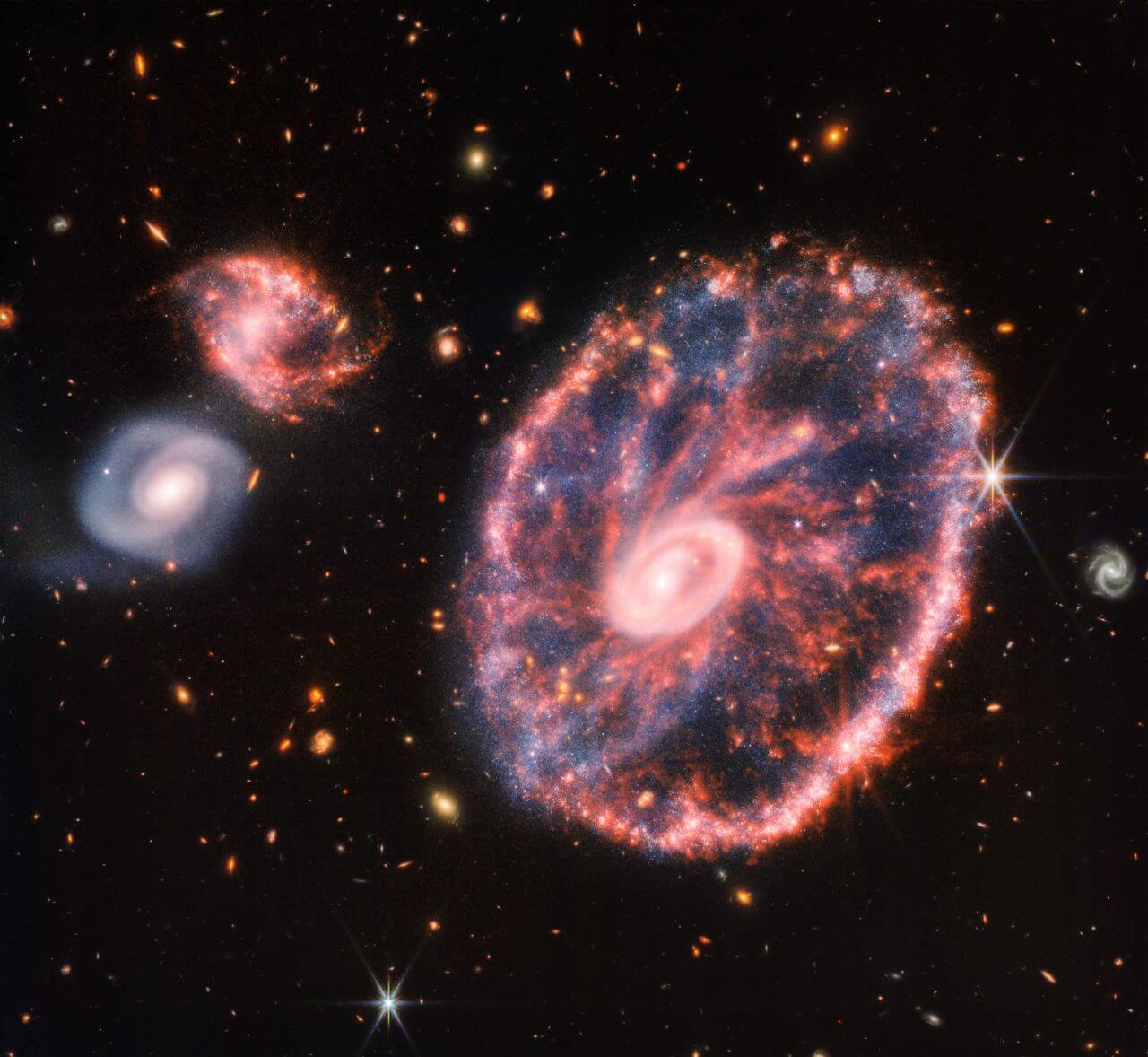 【▲ ジェイムズ・ウェッブ宇宙望遠鏡が撮影した「車輪銀河」。近赤外線カメラ「NIRCam」と中間赤外線装置「MIRI」を使って取得された画像をもとに作成（Credit: NASA, ESA, CSA, STScI）】