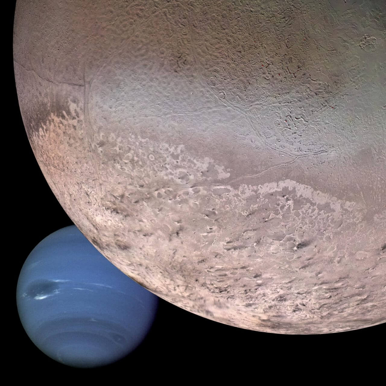 【▲ ボイジャー2号が撮影した海王星（左下）と衛星トリトン（右上）の合成画像（Credit: NASA/JPL/USGS）】