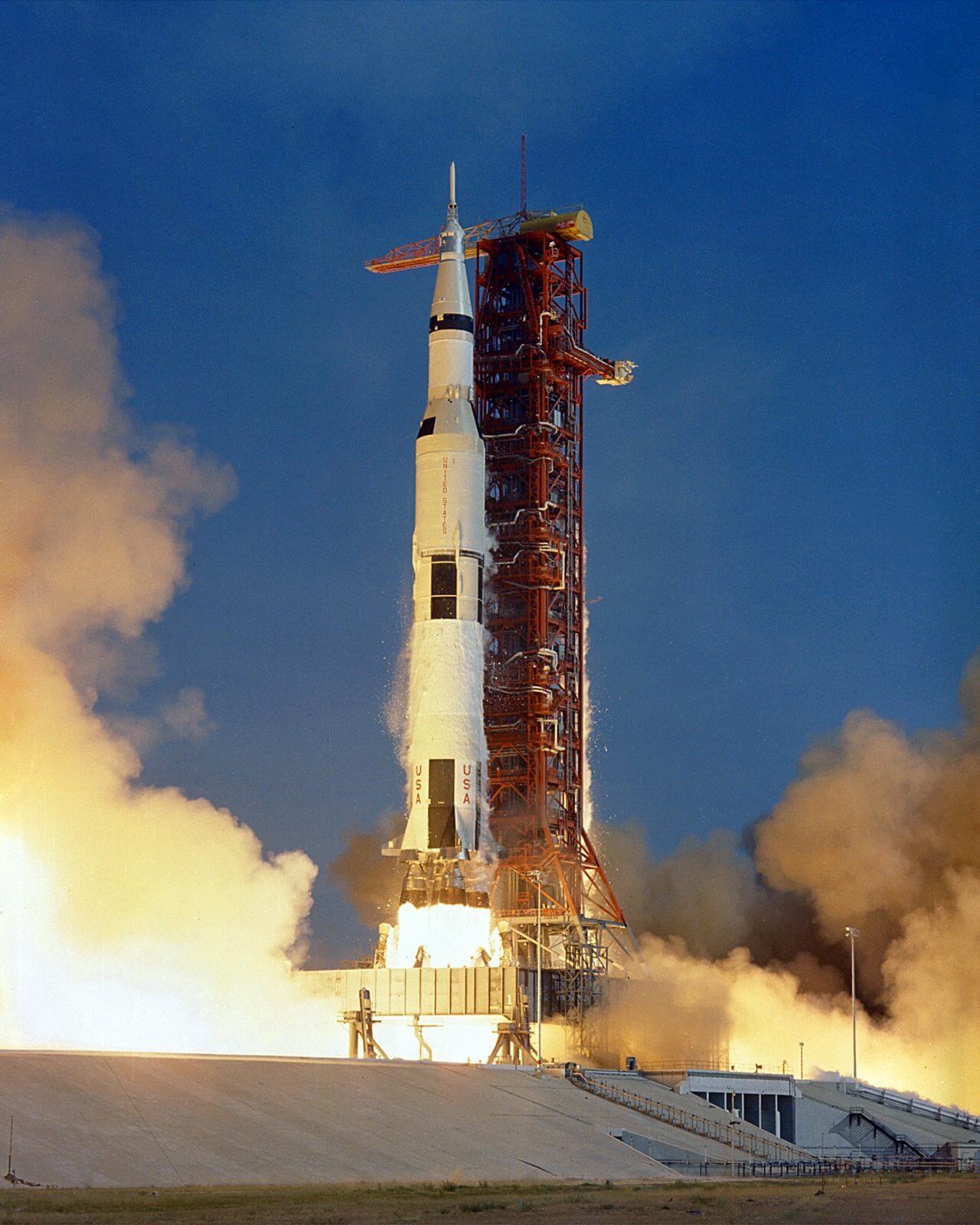 【▲図2: ケネディ宇宙センター39A射点から打ち上げられた「アポロ11号」のサターンVロケット(Image Credit: NASA) 】