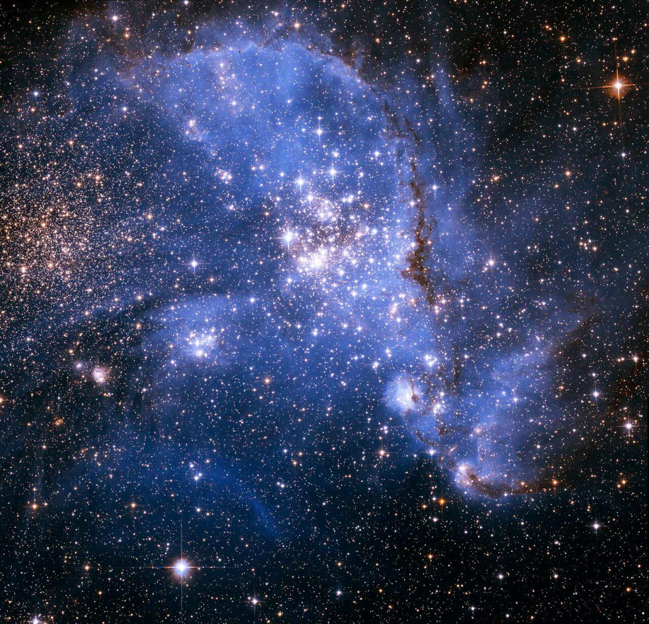 【▲ ハッブル宇宙望遠鏡が撮影した散開星団「NGC 346」（Credit: NASA, ESA, A. James (STScI)）】