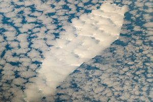 まるで巨大な白い棺！　ハロウィンにちなんだ氷山の画像をNASAが紹介