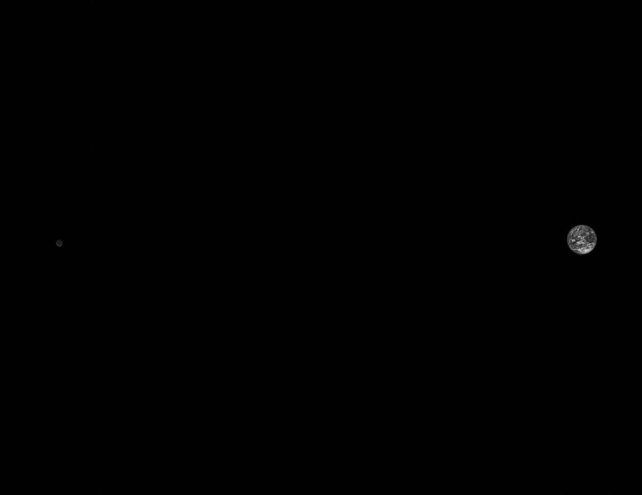 【▲ 小惑星探査機ルーシーの末端追尾カメラ（T2CAM）で撮影された地球と月。2022年10月13日撮影（Credit: NASA/Goddard/SwRI）】