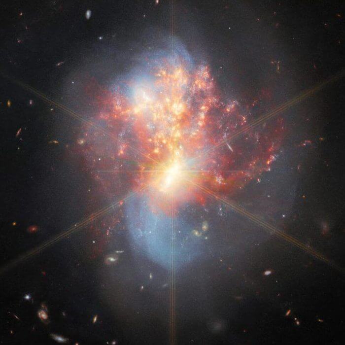 赤外線で明るく輝く銀河核。ウェッブ宇宙望遠鏡が撮影した相互作用銀河「IC 1623」 | sorae 宇宙へのポータルサイト