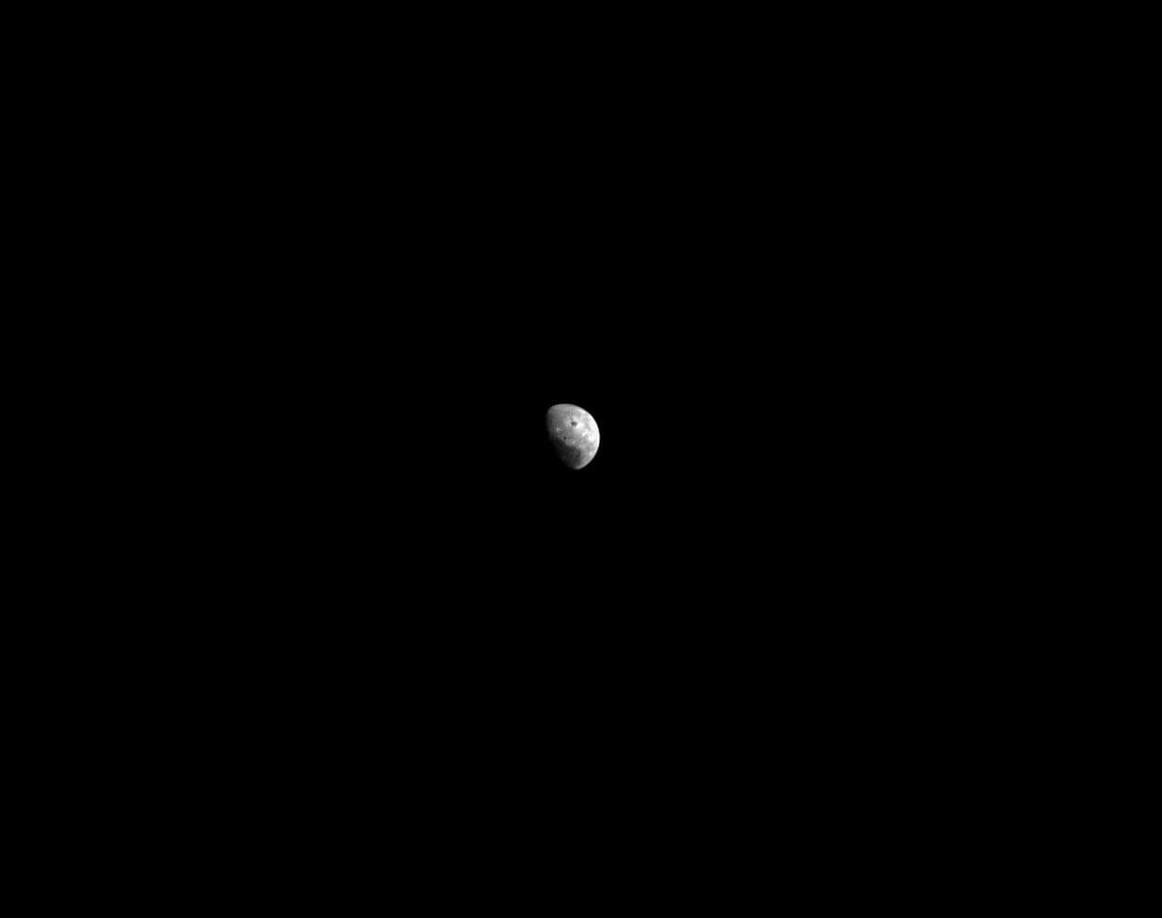 【▲ アルテミス1ミッション4日目に新型宇宙船「オリオン」の光学航法カメラ（ONC）で撮影された月（Credit: NASA）】