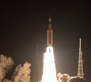 NASA、月面探査計画「アルテミス1」ミッションで新型ロケット「SLS」の初打ち上げに成功！
