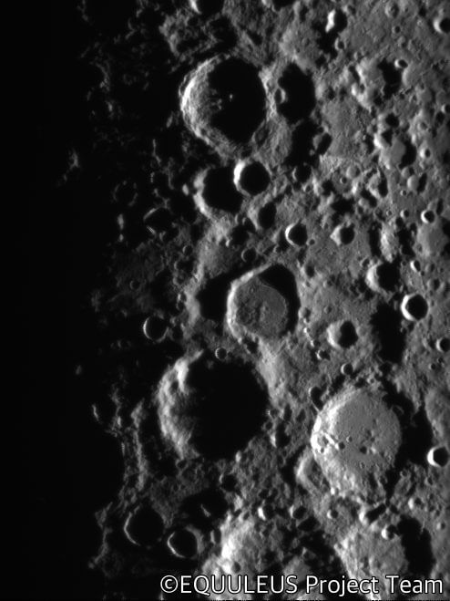 【▲ 月フライバイ中に小型探査機EQUULEUSのカメラで撮影された月の裏側表面（Credit: EQUULEUS Project Team）】