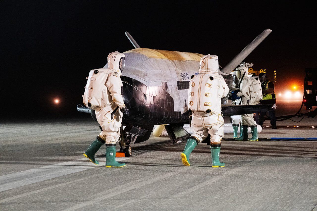 【▲ ケネディ宇宙センター打ち上げ着陸施設（LLF）に着陸した米宇宙軍の無人軌道試験機X-37B（Credit: Boeing / U.S. Space Force）】