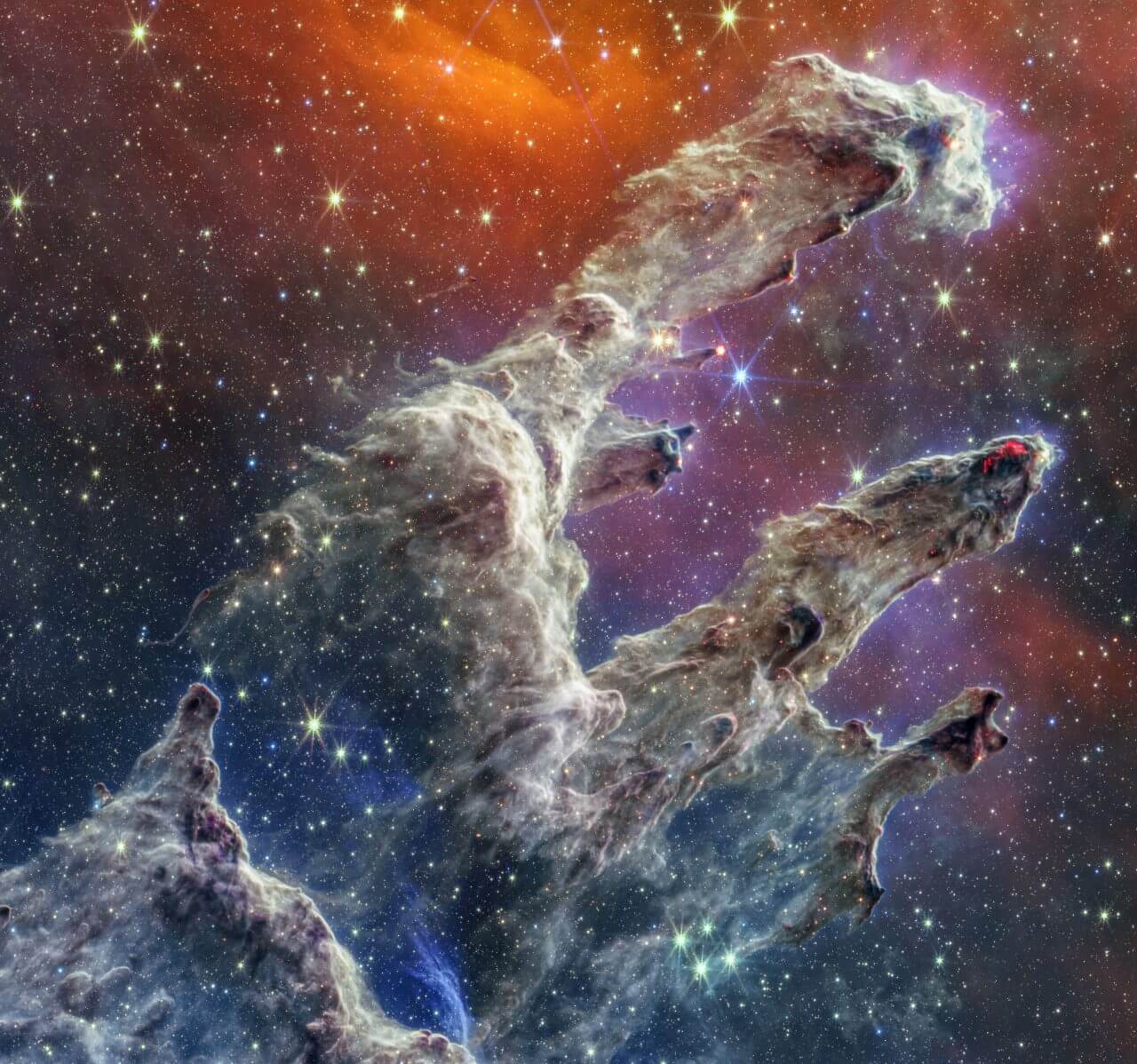 ジェイムズ・ウェッブ宇宙望遠鏡の近赤外線カメラ（NIRCam）と中間赤外線装置（MIRI）で撮影された「わし星雲」の“創造の柱”
