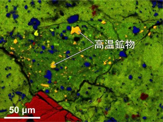 【▲ 図1: リュウグウのサンプルの電子顕微鏡写真。いくつかある黄色い斑点が高温生成鉱物であり、その大きさは極めて小さいことがわかる。 (Image Credit: Kawasaki, et.al.) 】