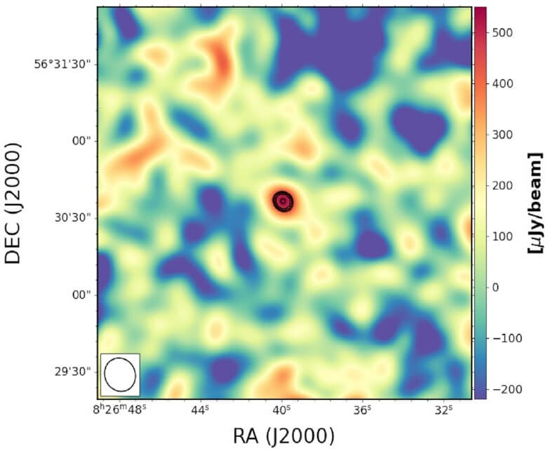 【▲ 図2: 画像中心部にある赤い点が、今回観測されたSDSS J0826+5630。 (Image Credit: Chakraborty & Roy) 】
