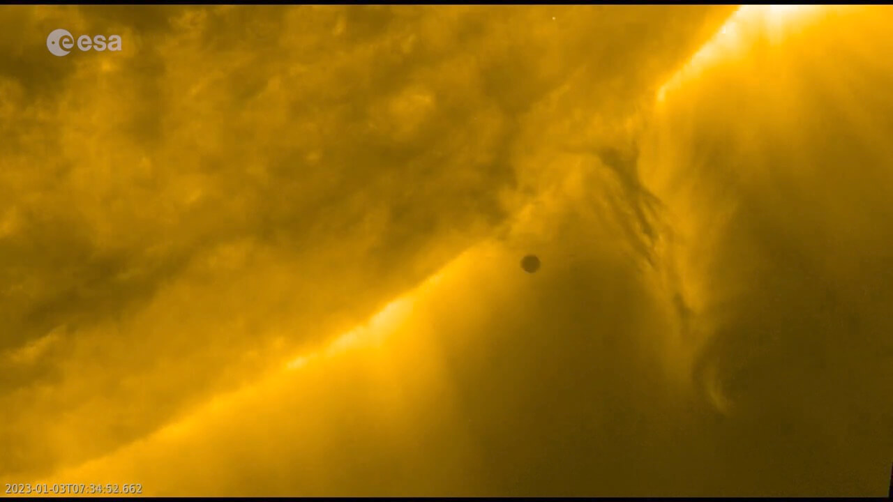 太陽を横切る影のような「水星」【今日の宇宙画像】