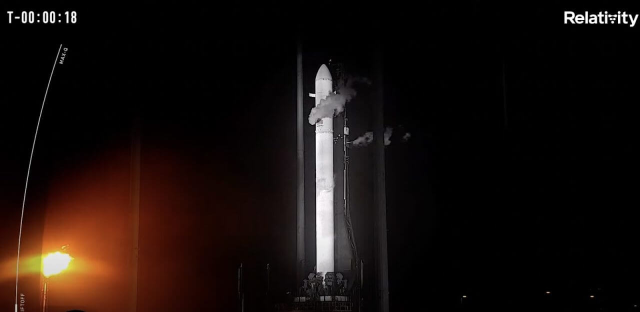 【▲ 発射台で打ち上げを待つテラン1ロケット（Credit: Relativity Space webcast）】