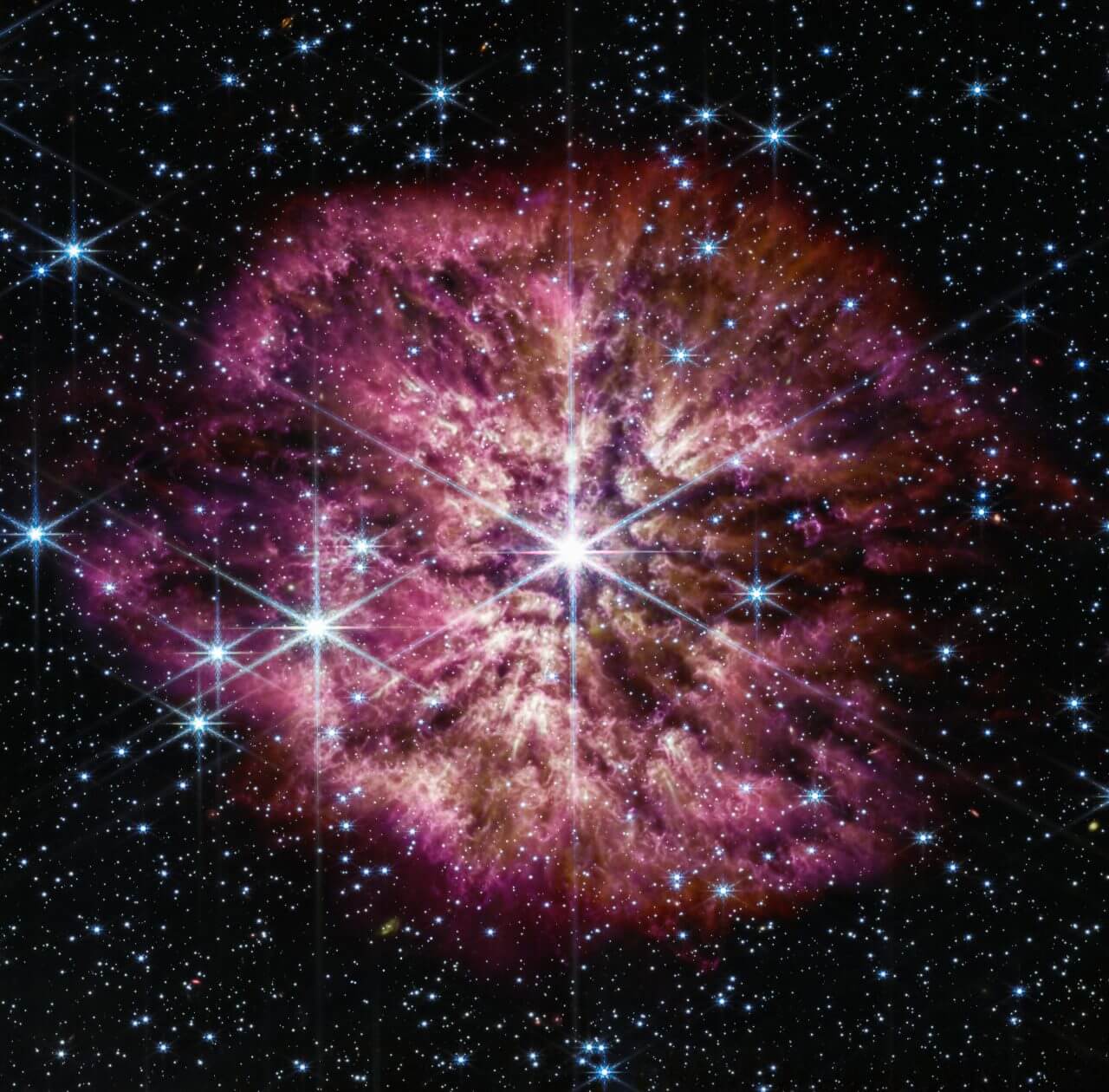 ウォルフ・ライエ星（Wolf-Rayet star）「WR 124」