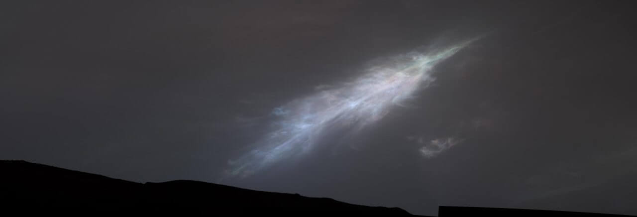 【▲ NASAの火星探査車キュリオシティが2023年1月27日に撮影した羽毛のような形の雲（Credit: NASA/JPL-Caltech/MSSS）】